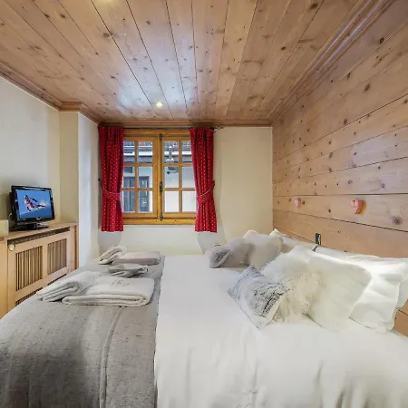 Chalet Chalet La Tania, 6 Pieces, 10 Personnes - Fr-1-568-46