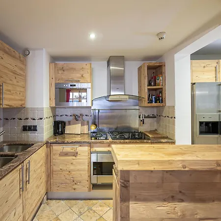 Chalet La Tania, 6 Pieces, 10 Personnes - Fr-1-568-46 Chalet Courchevel